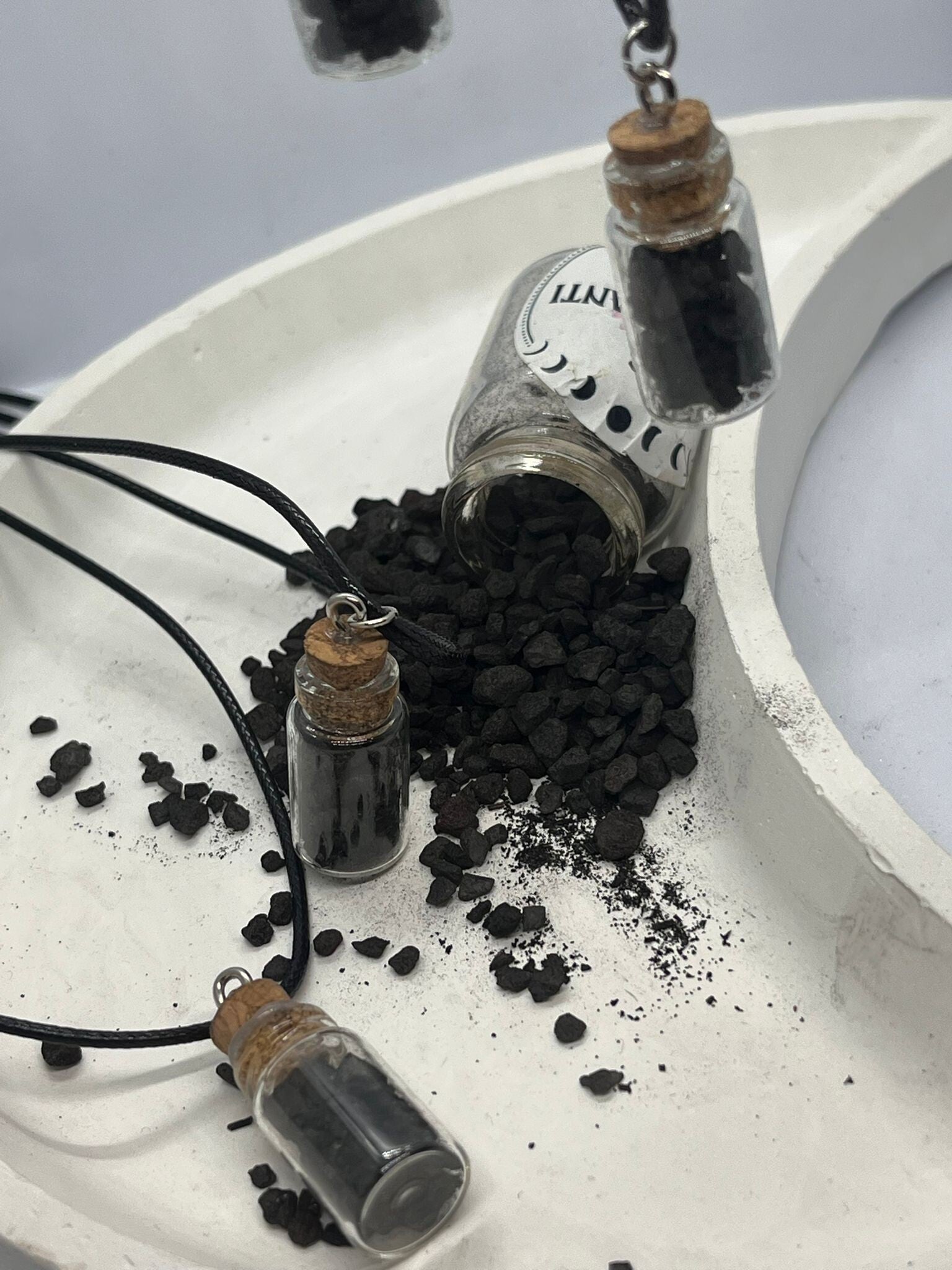 COLLANA CON SALE NERO PER LA PROTEZIONE