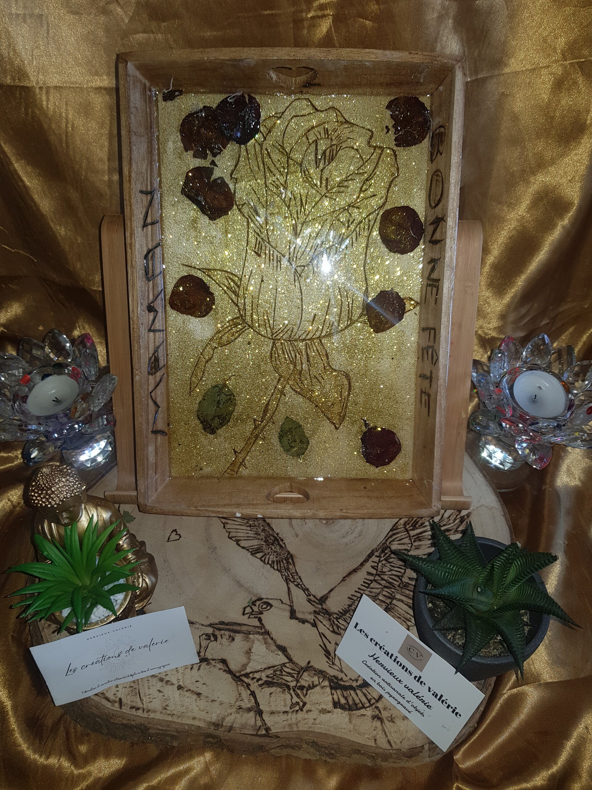 Plateau en rectangulaire pyrogravé et peinture motif rose avec pétale