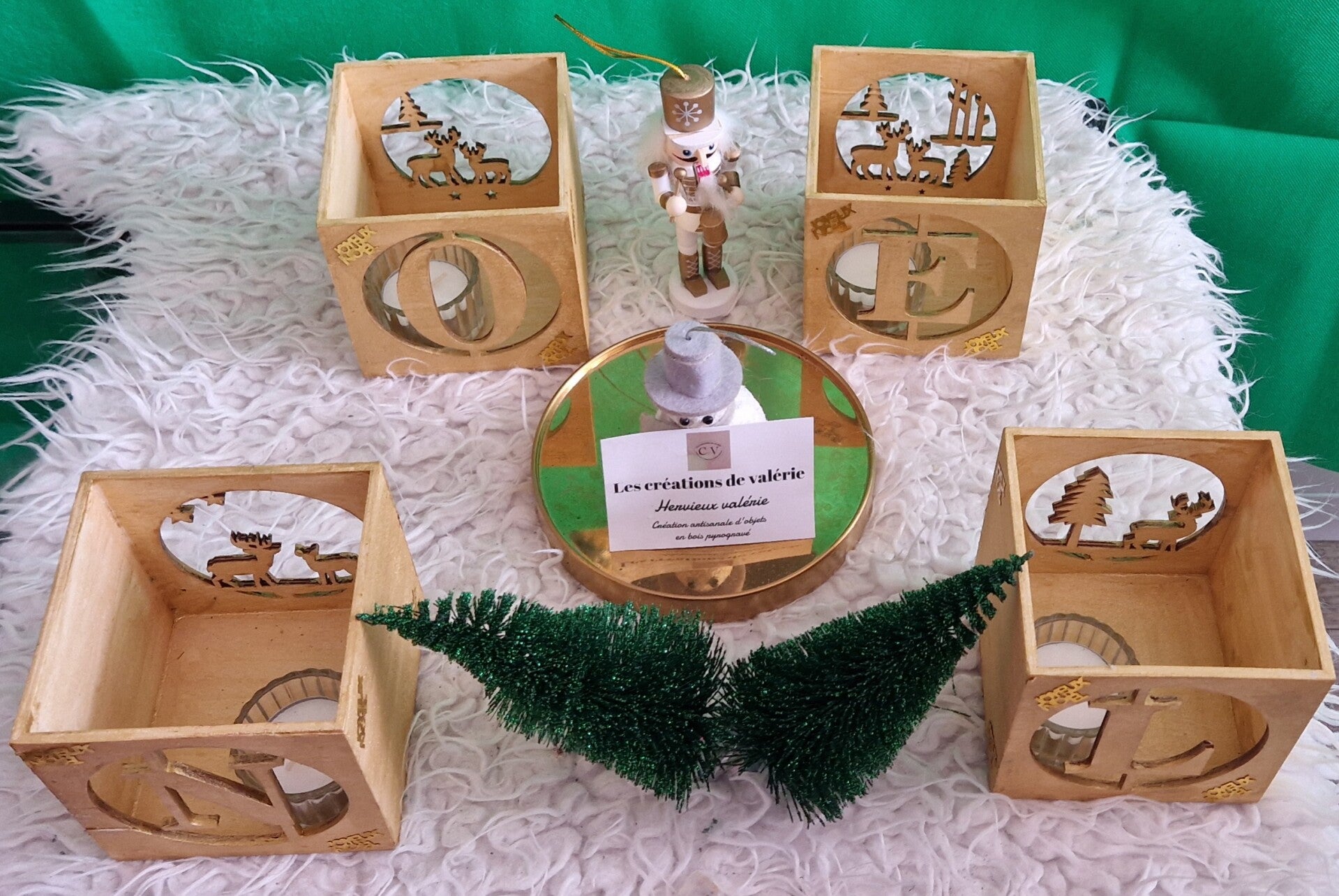 Bougeoir de Noël en bois doré