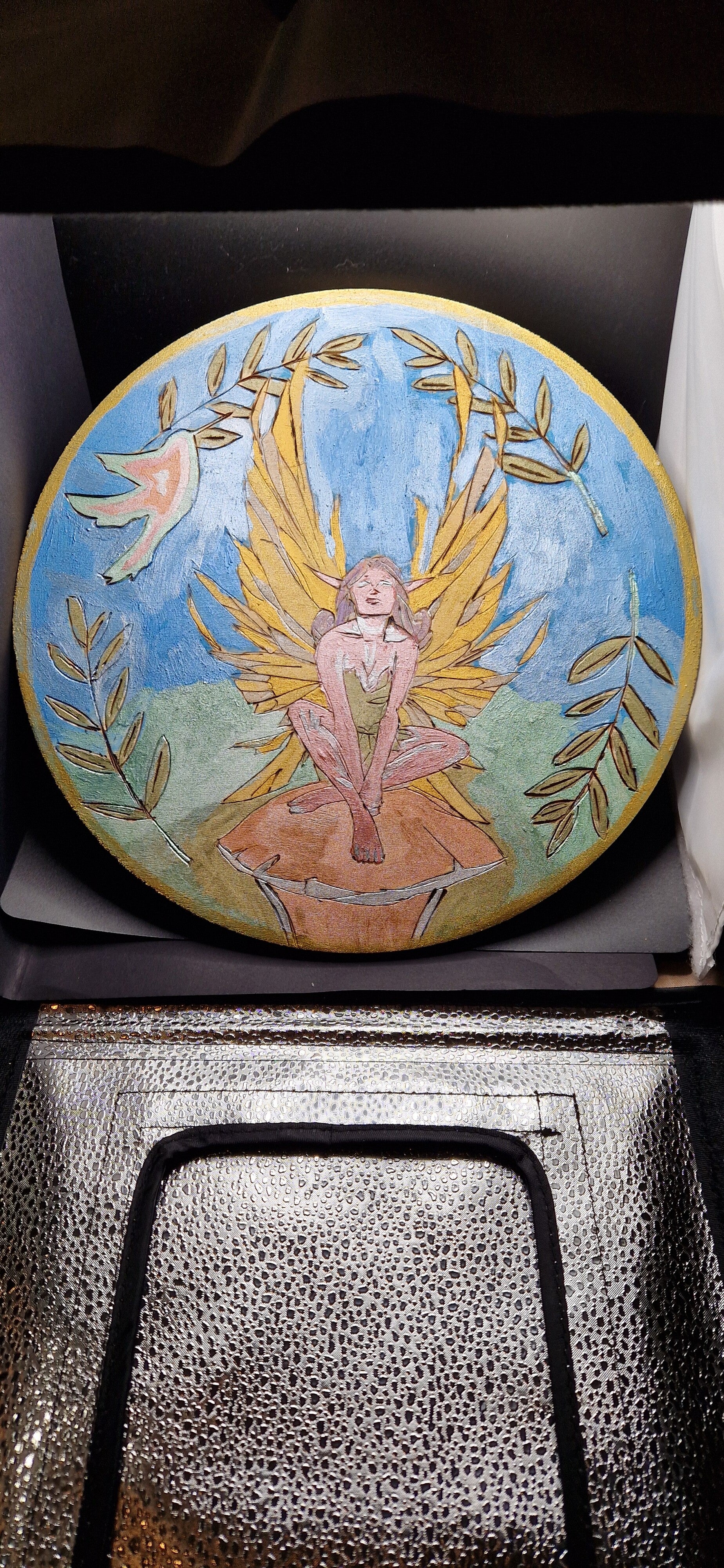 Plateau en bois pyrogravé et peinture motif fée / feuille