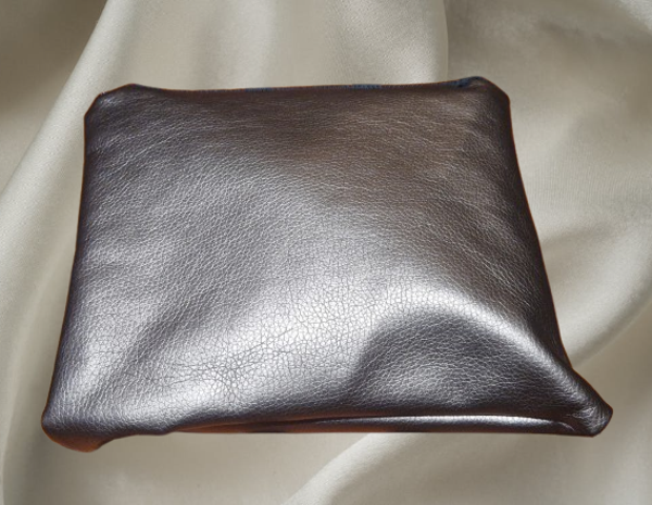 Pochette carré simili cuir lisse argenté