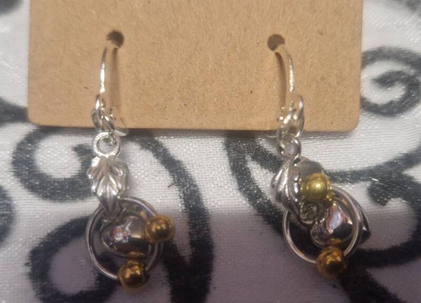 Boucle d'oreilles acier, motif feuilles et anneau coeur et perles, couleur argenté et doré,  fermoir dormeuse