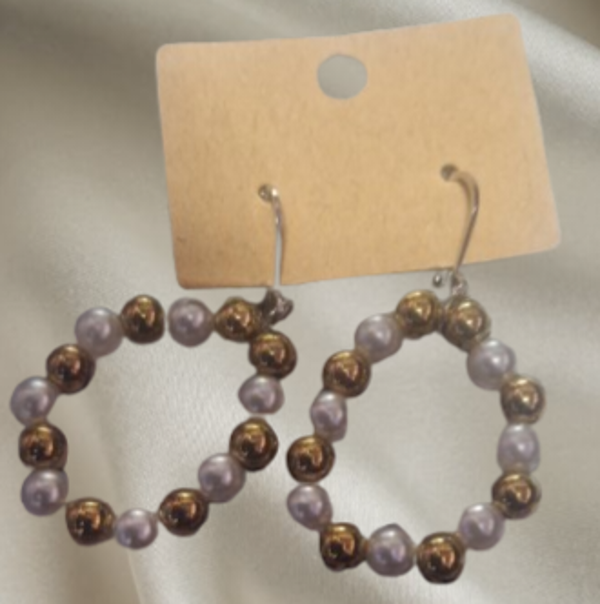 Boucle d'oreilles acier,  petite perles rondes blanches et dorées