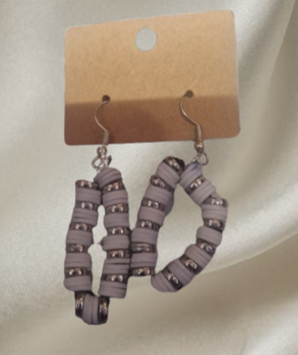 Boucle d'oreilles perles plates blanches, perles rondes plates argenté