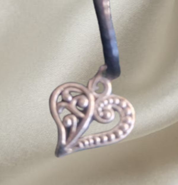 Collier avec pendentif cœur argenté