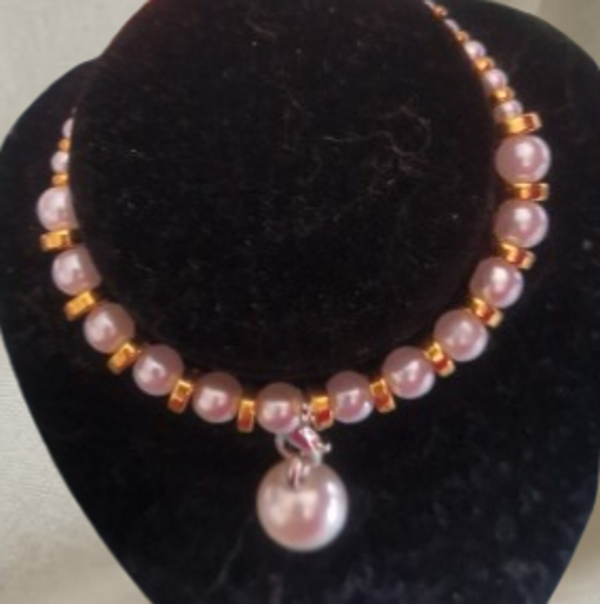 Bracelet en perles rondes blanches, cordon élastique,  pendentif perle blanche