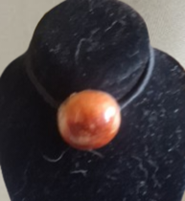 Élastique à cheveux en résine forme gros rond rouge bordeaux,  cordon élastique noir