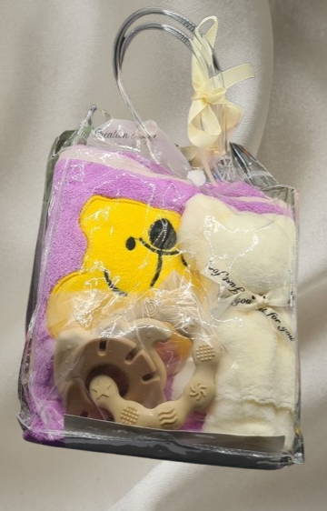 Lot Pochette carré coton éponge,  serviette éponge violette avec motif Ourson, anneau dentition,  serviette en forme d'ours blanches