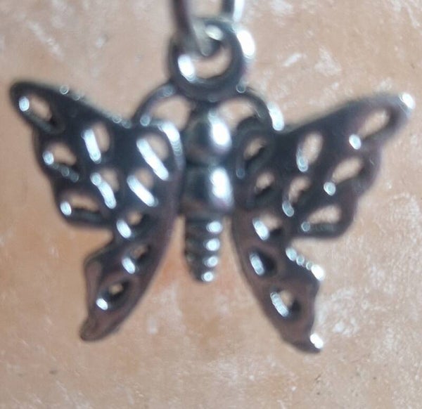 Collier avec pendentif papillon argenté modèle 2 cordon ciré cuir noir avec boucles