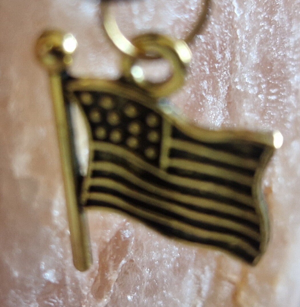 Collier avec pendentif  drapeau doré modèle 1 cordon ciré cuir noir avec boucles