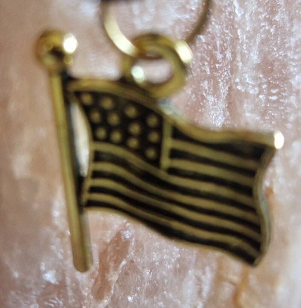 Collier avec pendentif  drapeau doré modèle 1 cordon ciré cuir noir avec boucles