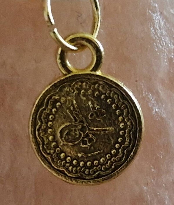 Collier avec pendentif à point doré modèle 1 cordon ciré cuir noir avec boucles