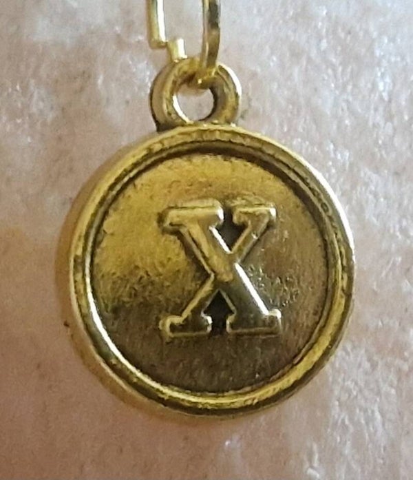 Collier avec pendentif X doré modèle 1 cordon ciré cuir noir avec boucles