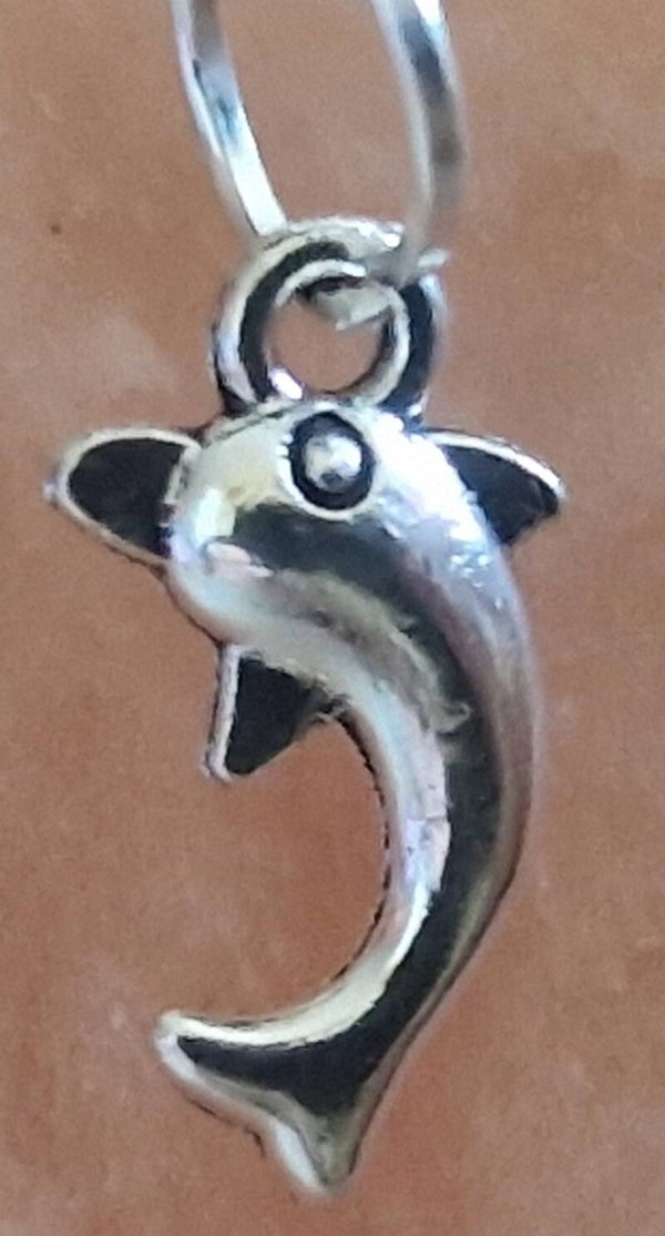 Collier avec pendentif dauphin argenté modèle 2 cordon ciré cuir noir avec boucles