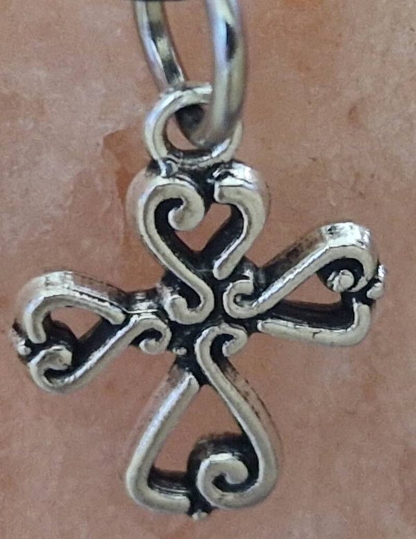 Collier avec pendentif croix argenté modele 1 cordon ciré cuir noir avec boucles