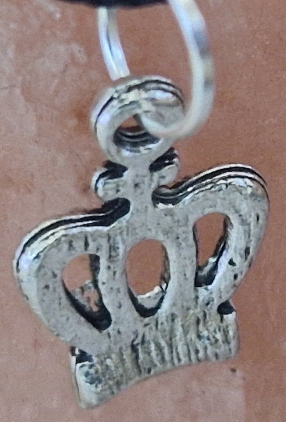 Collier avec pendentif couronne argenté modele 2 cordon ciré cuir noir avec boucles