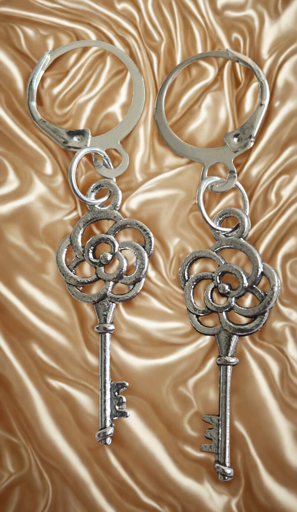 Boucles d'oreilles acier motif  clé fleur modèle 1argenté
