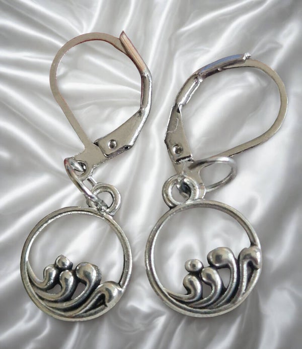 Boucles d'oreilles acier motif anneau avec vague argenté