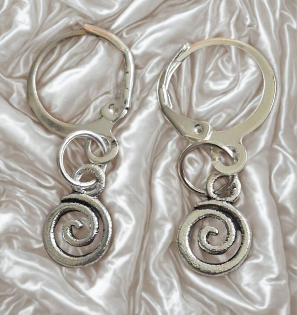Boucles d'oreilles acier motif anneau spirale argenté