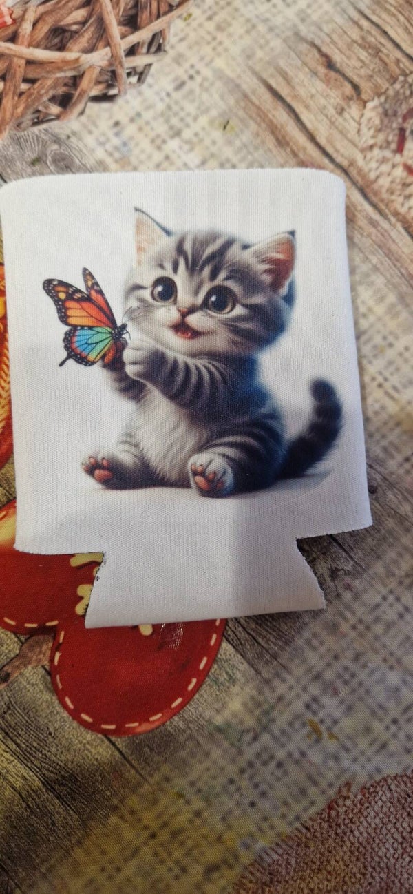 Pochette pour canette/bouteille d'eau motif chat gris et blanc avec papillon modèle 2