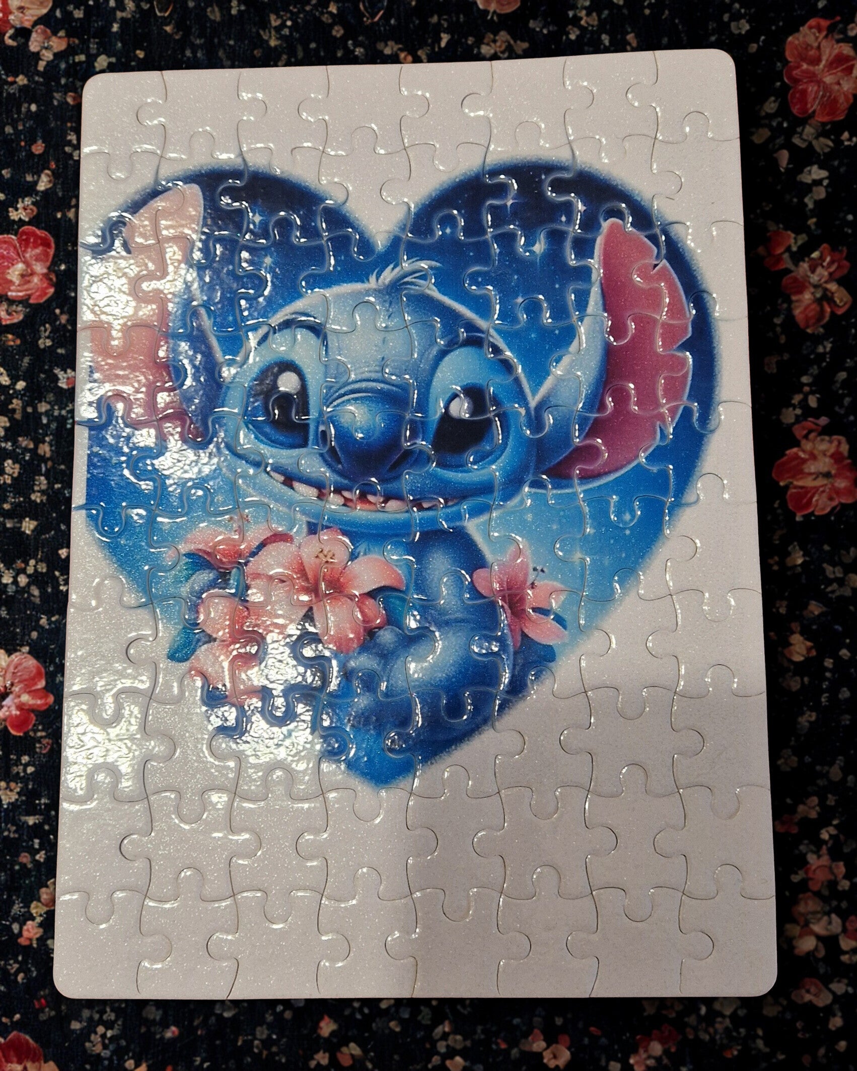 Puzzle en bois cartonné pièces détachées imprimé stich cœur