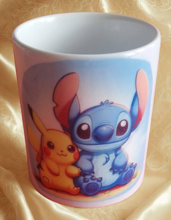 Tasse en céramique blanche motif ensemble pikachu et stich