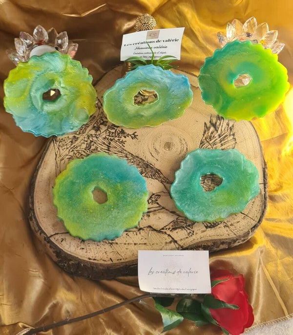 Sous verre en résine en forme de fleur couleur verte et bleu