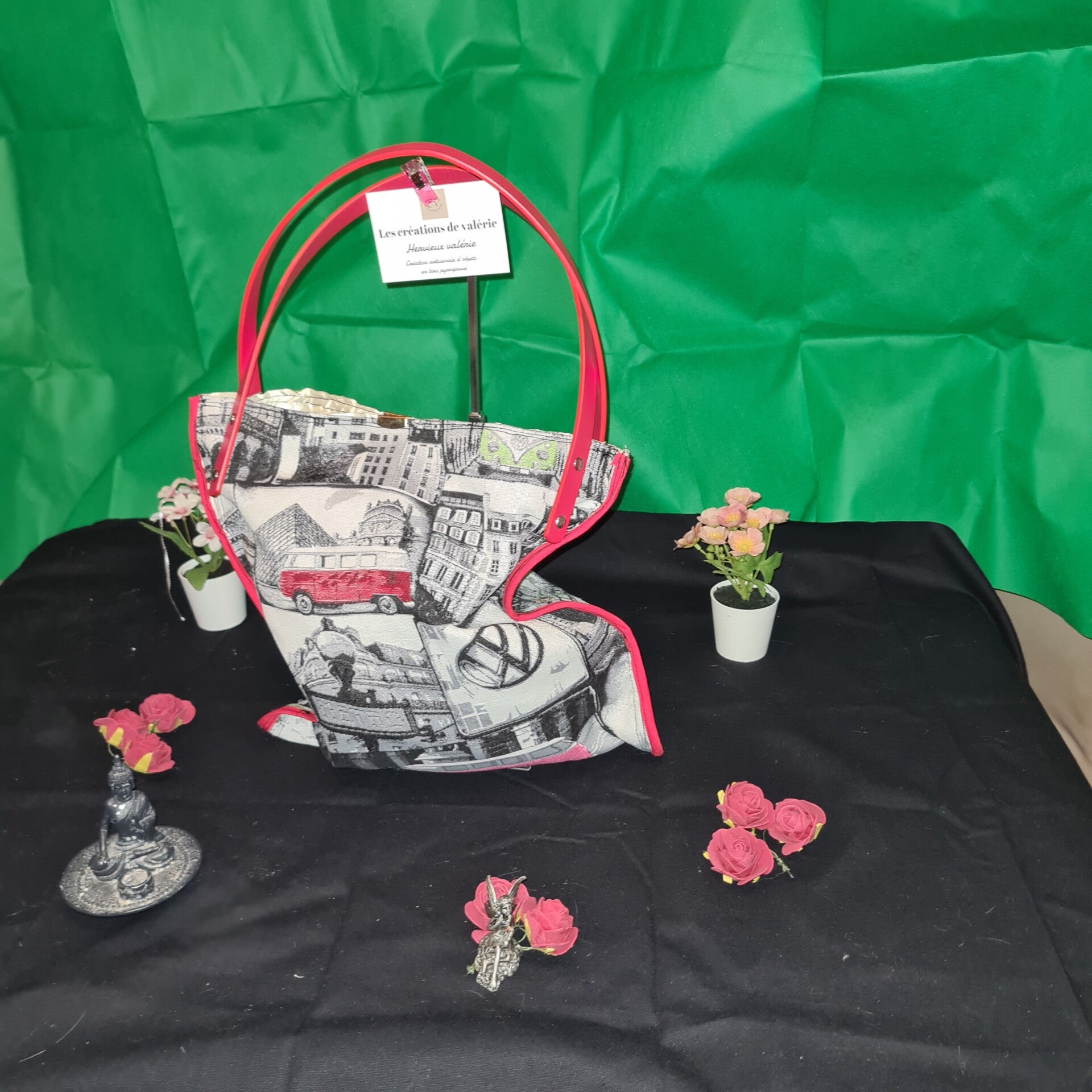 Sac tissus imprimé rétro fashion gris/ blanc, lanière rouge simili cuir