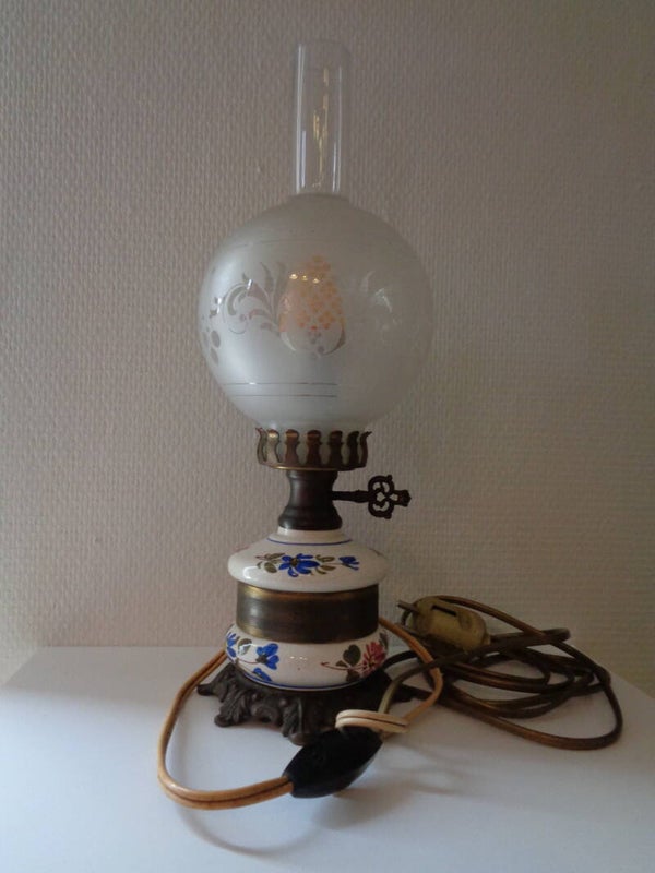 Staande lamp met keramieken voetstuk