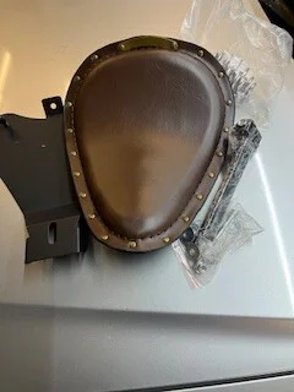 SOLO SEAT BROWN