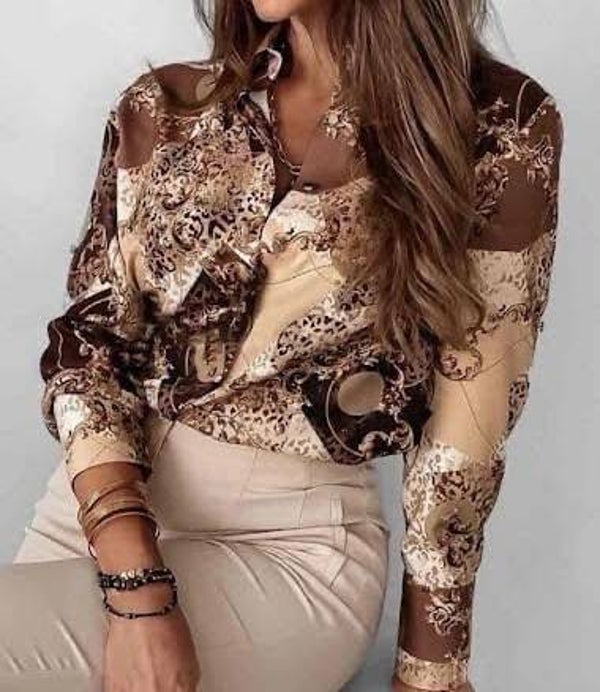 Blouse met gouden knoopjes