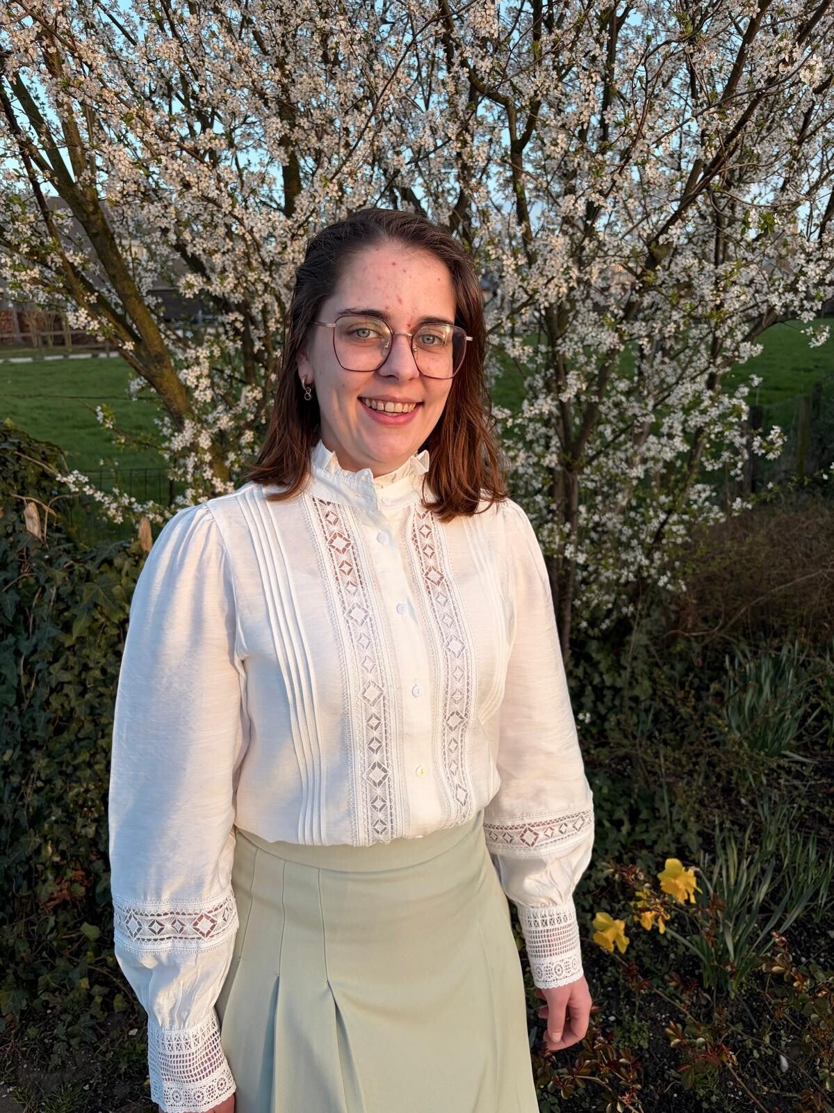 Crème broderie blouse