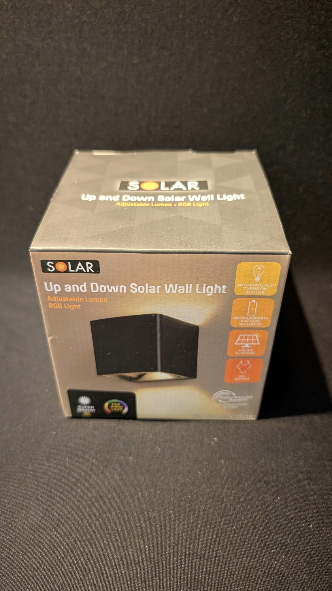 Solar wall light