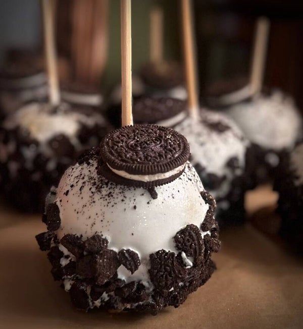 COOKIES N' CREAM - Candy Apple