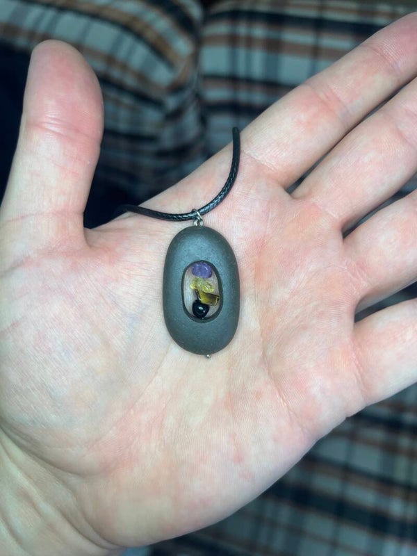 Amuleto con ossidiana nera, occhi di tigre , citrine giallo e ametista 🧿