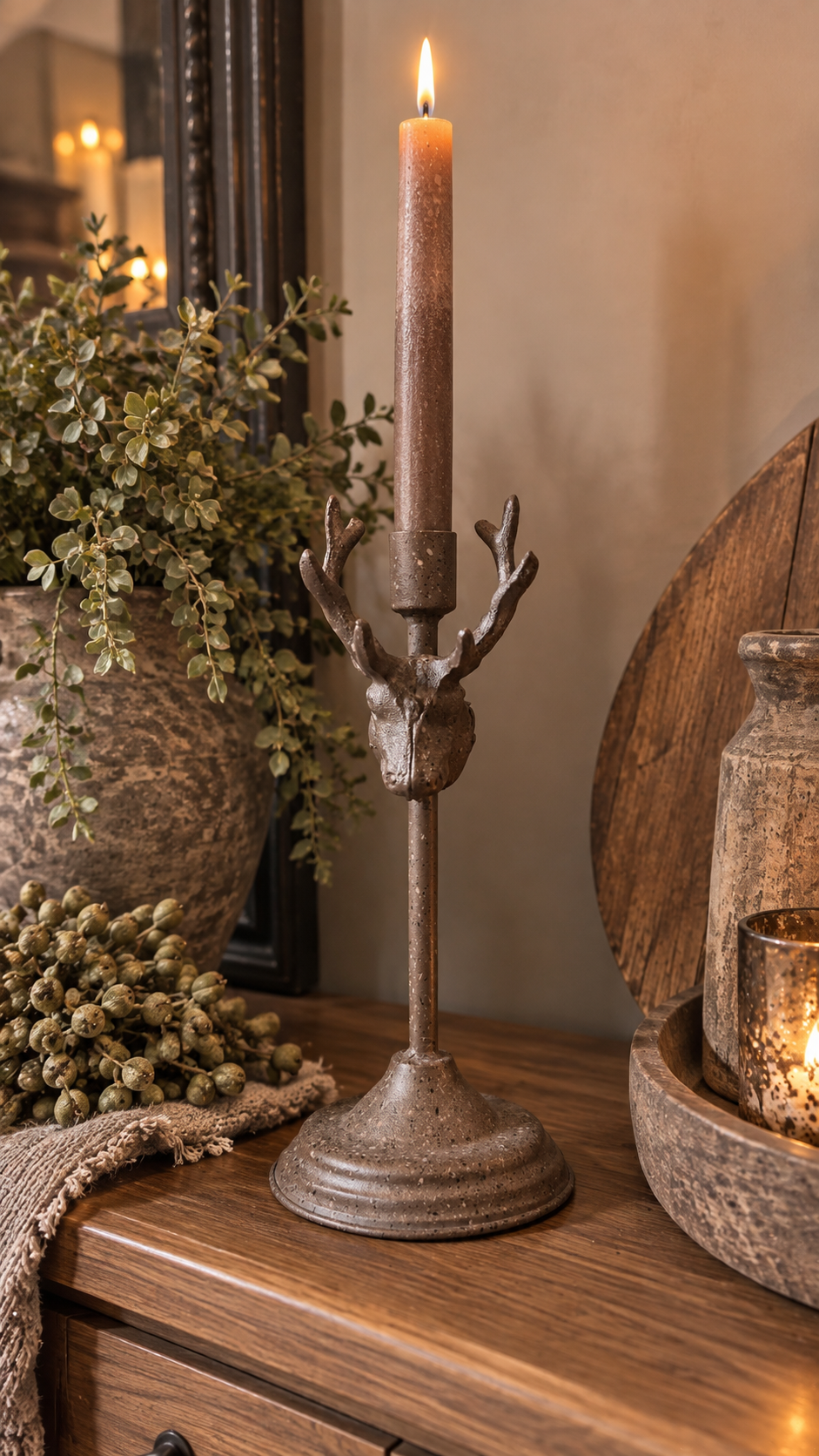 Stoere kandelaar met hertenkop – 31 cm hoog