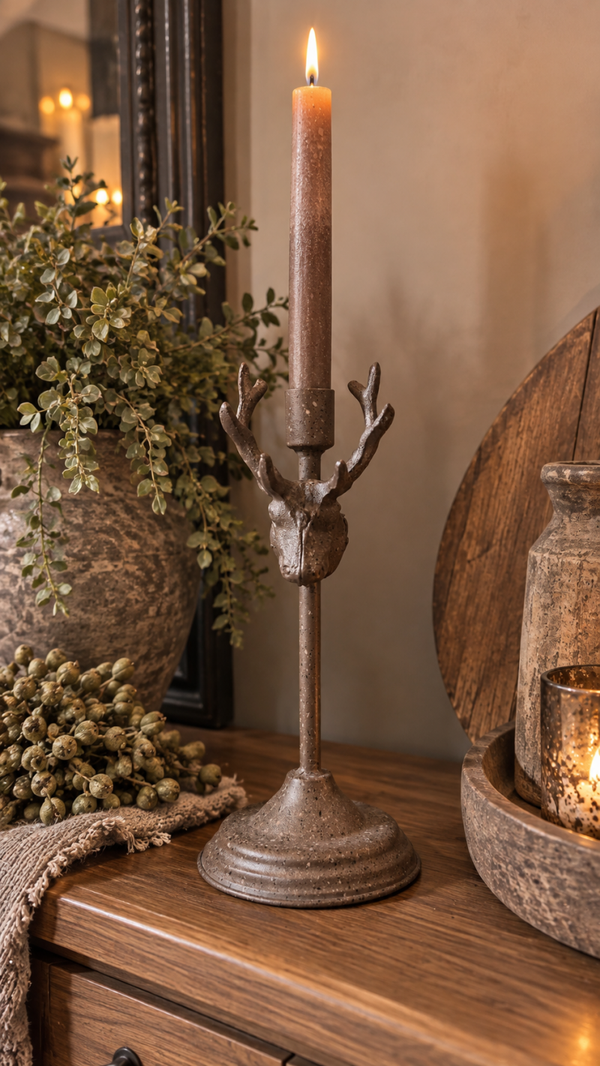 Stoere kandelaar met hertenkop – 31 cm hoog