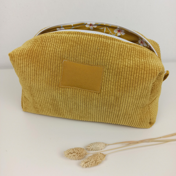 Trousse fleurie moutarde