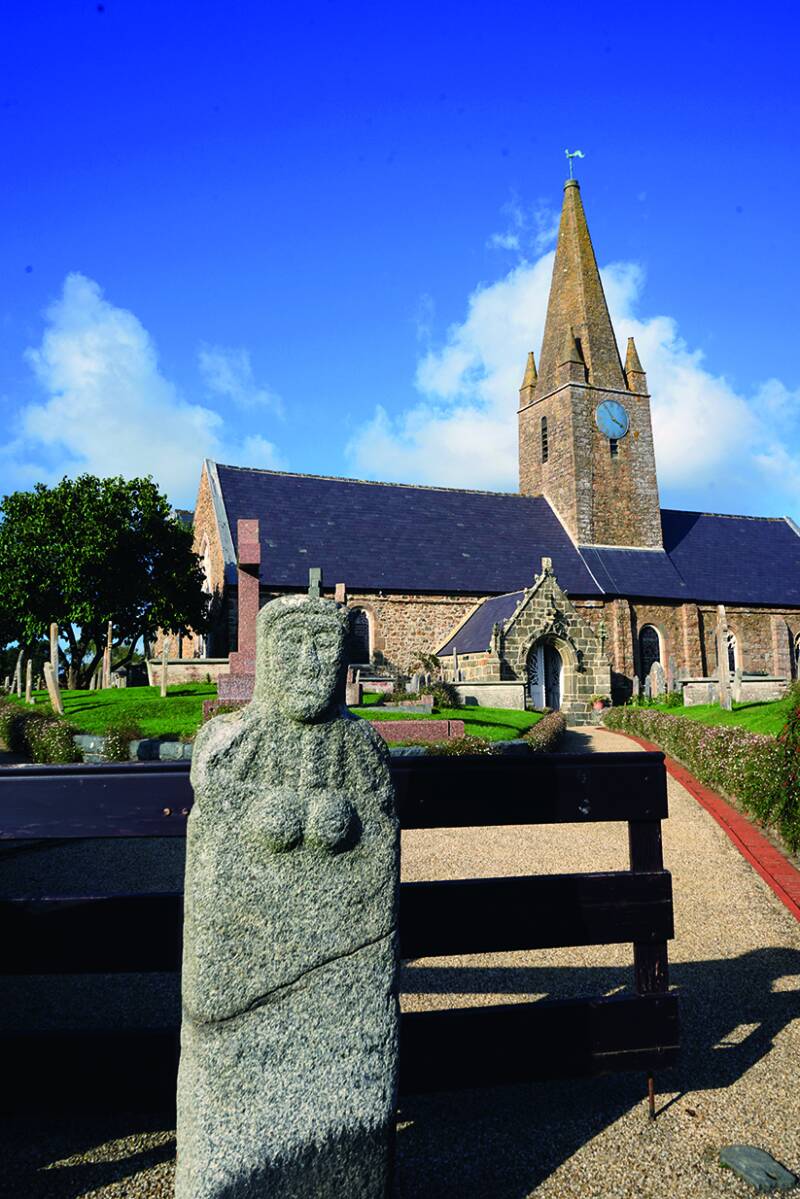 Statue-menhir de la Grand-Mère de Chimquière, à Saint-Martin (Guernesey)