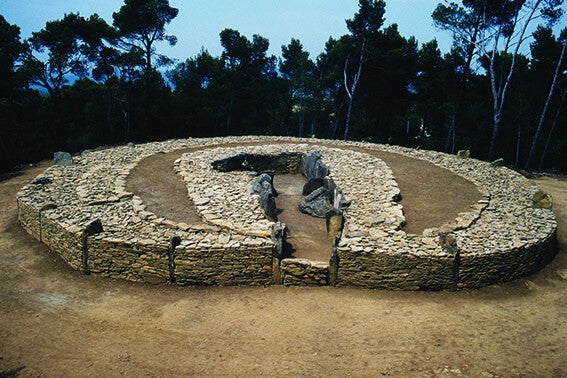 Allée couverte de Saint-Eugène après restauration, ses états visibles,  (Aude)