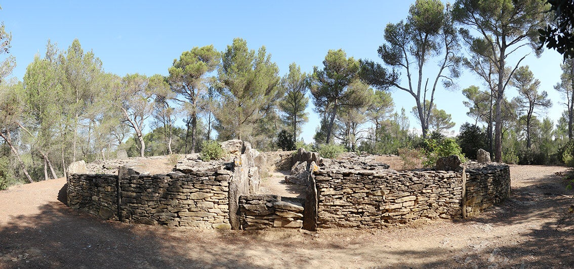 Entrée de l'allée couverte de Saint-Eugène, Laure-Minervois (Aude)