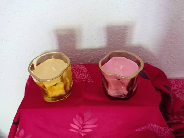 Bougie" citron"  contenant jaune bordure doré