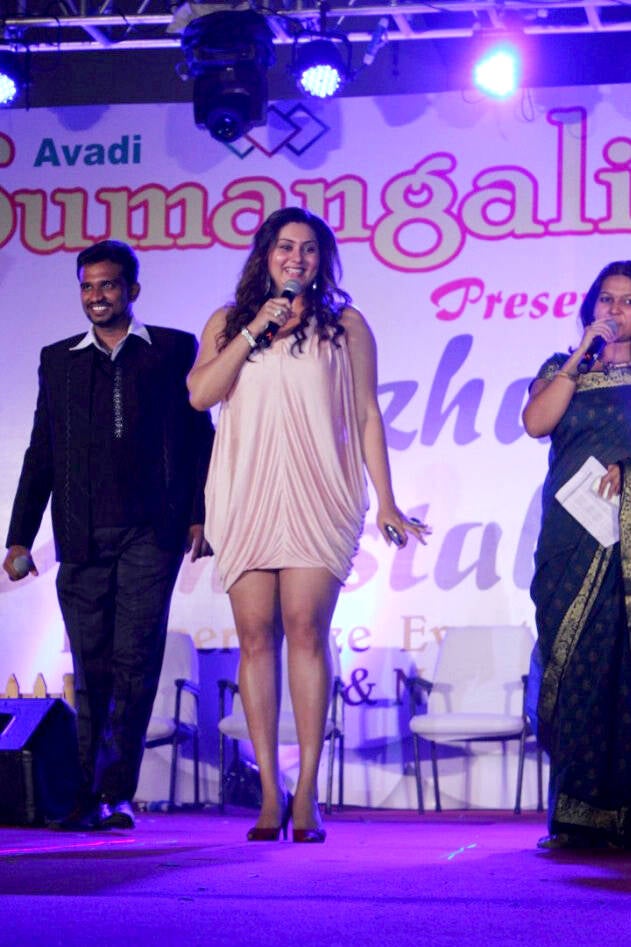 actress_namitha_hot_pics_avadi_sumangali_jewellery_anniversary_67e4312-standard.jpg