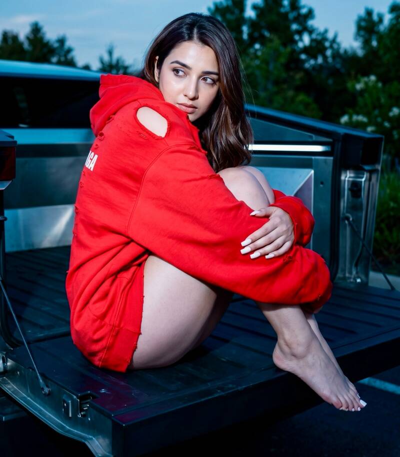 Navneet Kaur Dhillon hot look in red hoodie 