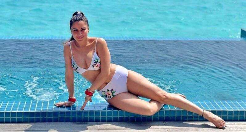 Shraddha Arya in white bikini in hotel swimming pool 1