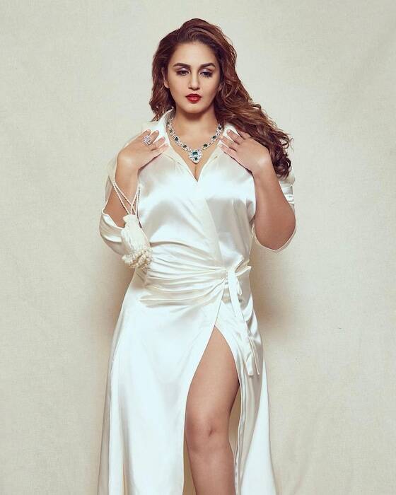huma-qureshi-2-standard-2q8hhy.jpg