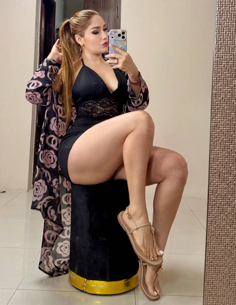Isabel super big thigh hot photos 