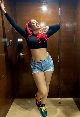 jasmine-sandlas-v0-30k1axc8zs9a1-standard.jpg