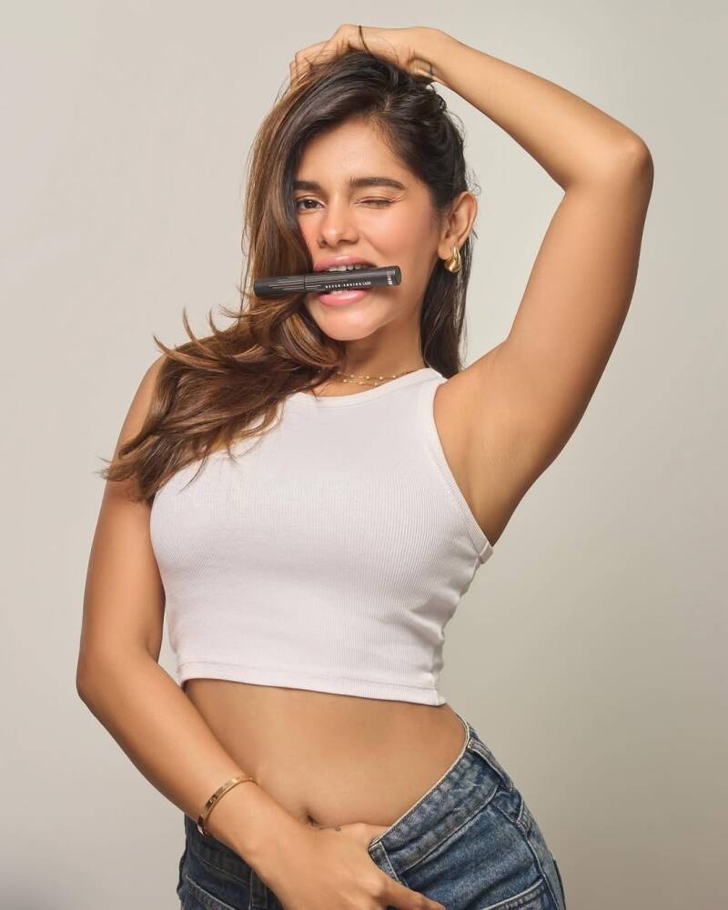 meghna-patel-s-hot-armpit3-standard.jpg