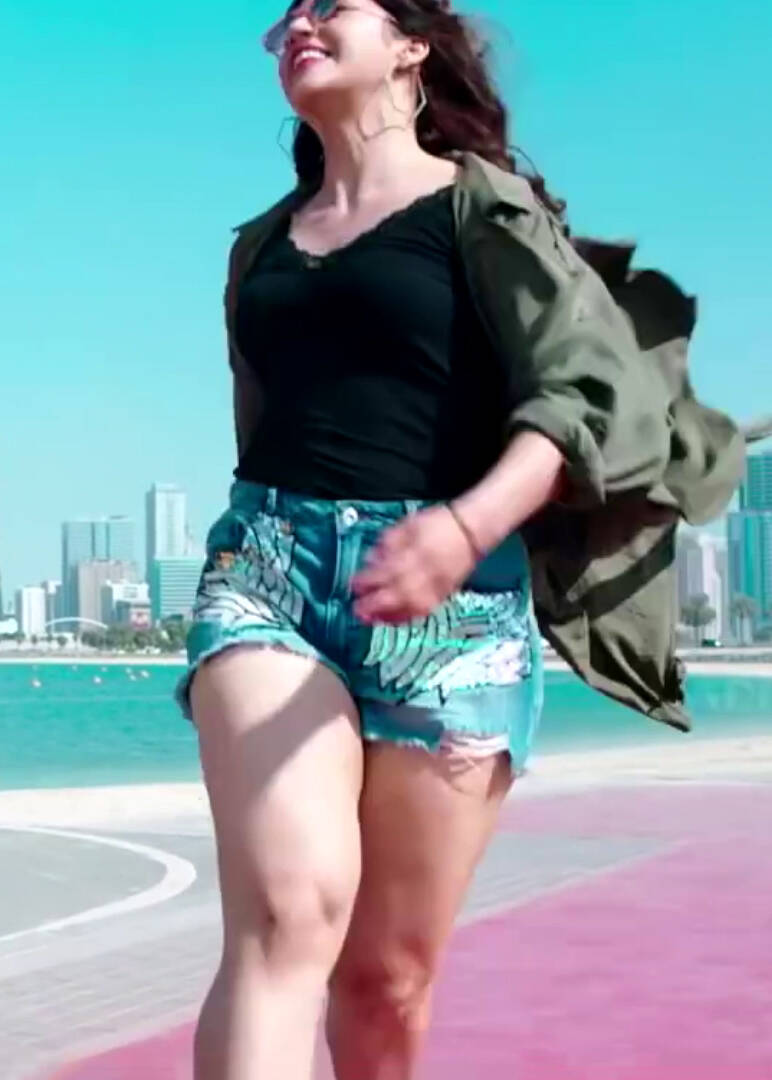 mehreen-kaur-milky-thighs-and-legs-3-standard.jpg